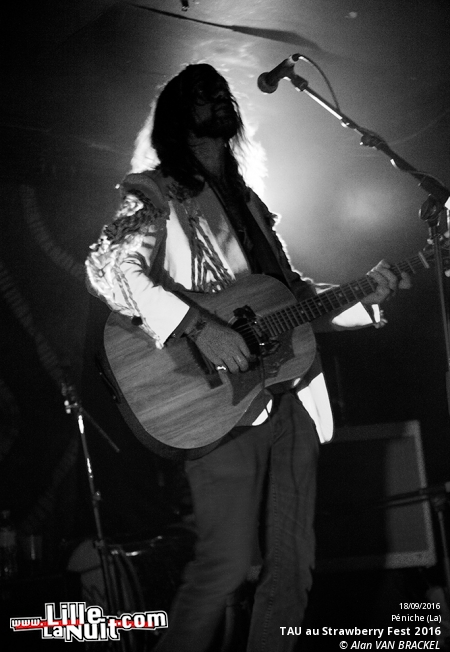 Strawberry Fest 2016 à la Péniche de Lille – jour 2 : LSD and the Search for God + TAU + Levitation Room + V.Love en live - photo n°8