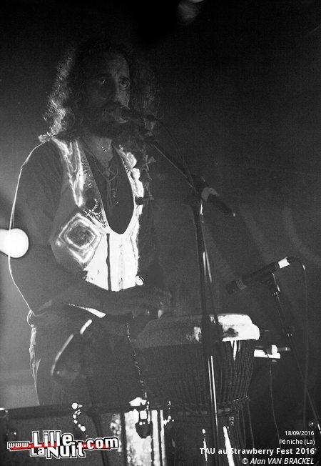 Strawberry Fest 2016 à la Péniche de Lille – jour 2 : LSD and the Search for God + TAU + Levitation Room + V.Love en live - photo n°7