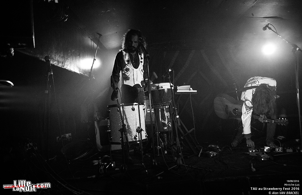 Strawberry Fest 2016 à la Péniche de Lille – jour 2 : LSD and the Search for God + TAU + Levitation Room + V.Love en live - photo n°12