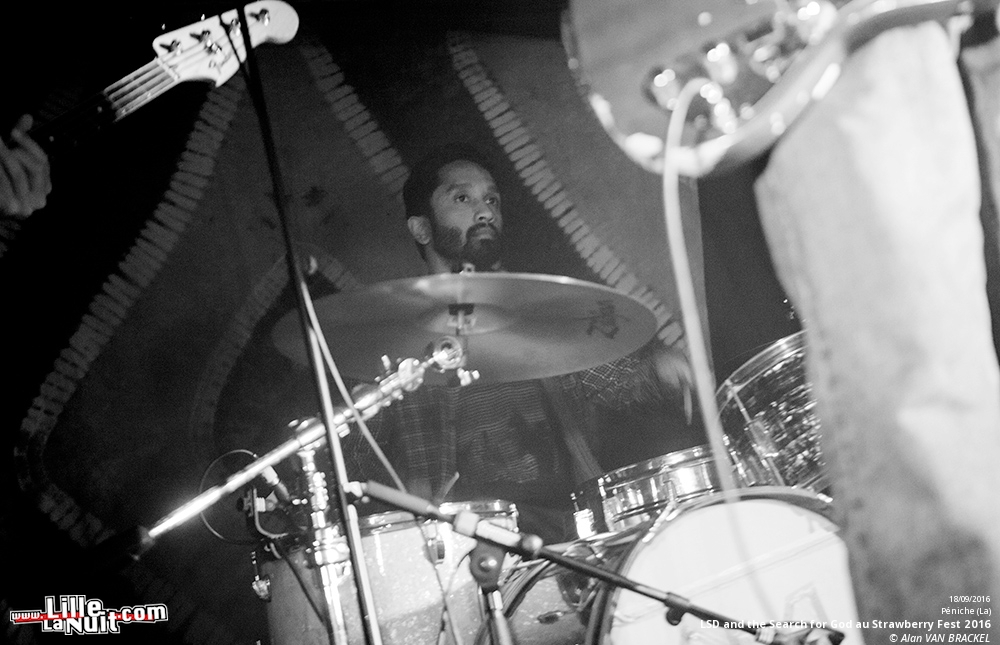 Strawberry Fest 2016 à la Péniche de Lille – jour 2 : LSD and the Search for God + TAU + Levitation Room + V.Love en live - photo n°9