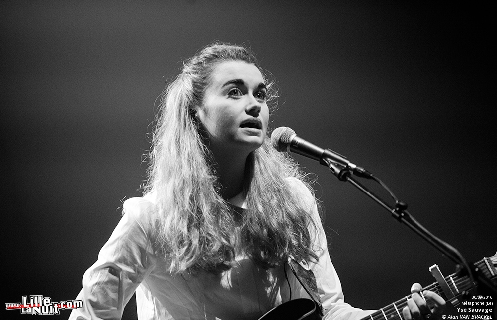 Jeanne Added + Ysé Sauvage au Métaphone de Oignies en live - photo n°3