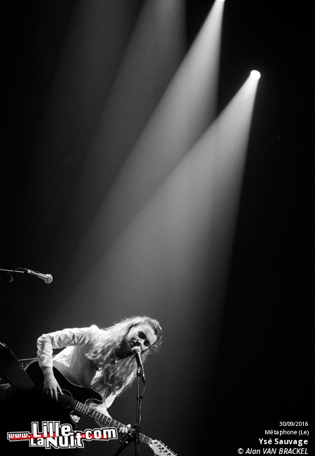 Jeanne Added + Ysé Sauvage au Métaphone de Oignies en live - photo n°1