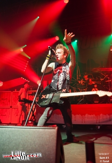 Sum 41 + Hollerado à l’Aéronef en live - photo n°25