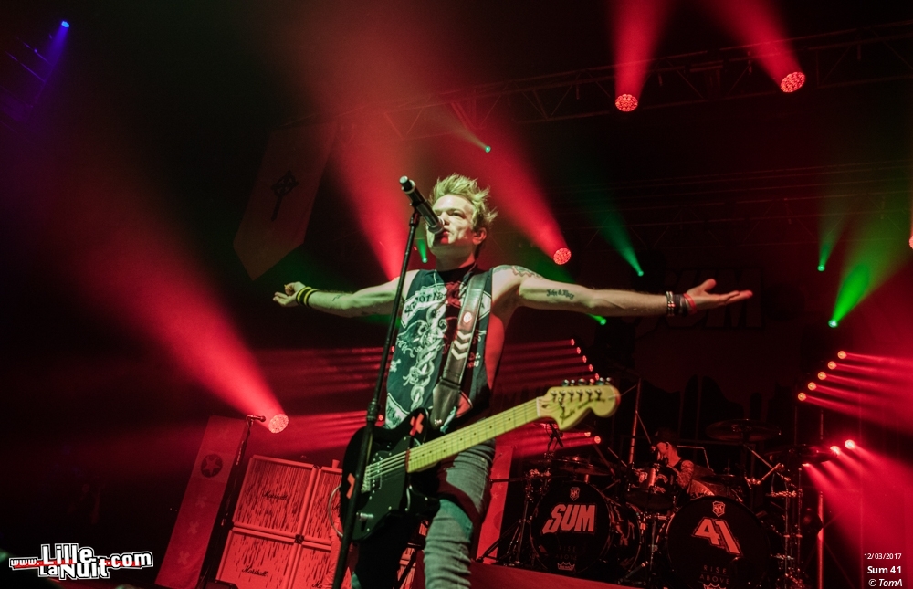 Sum 41 + Hollerado à l’Aéronef en live - photo n°23