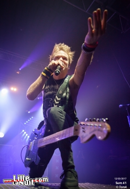 Sum 41 + Hollerado à l’Aéronef en live - photo n°7