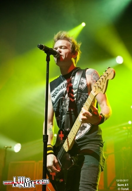 Sum 41 + Hollerado à l’Aéronef en live - photo n°22