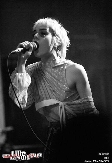 Festival Les Femmes S’en Mêlent : Austra + Pixx au Grand Mix en live - photo n°14