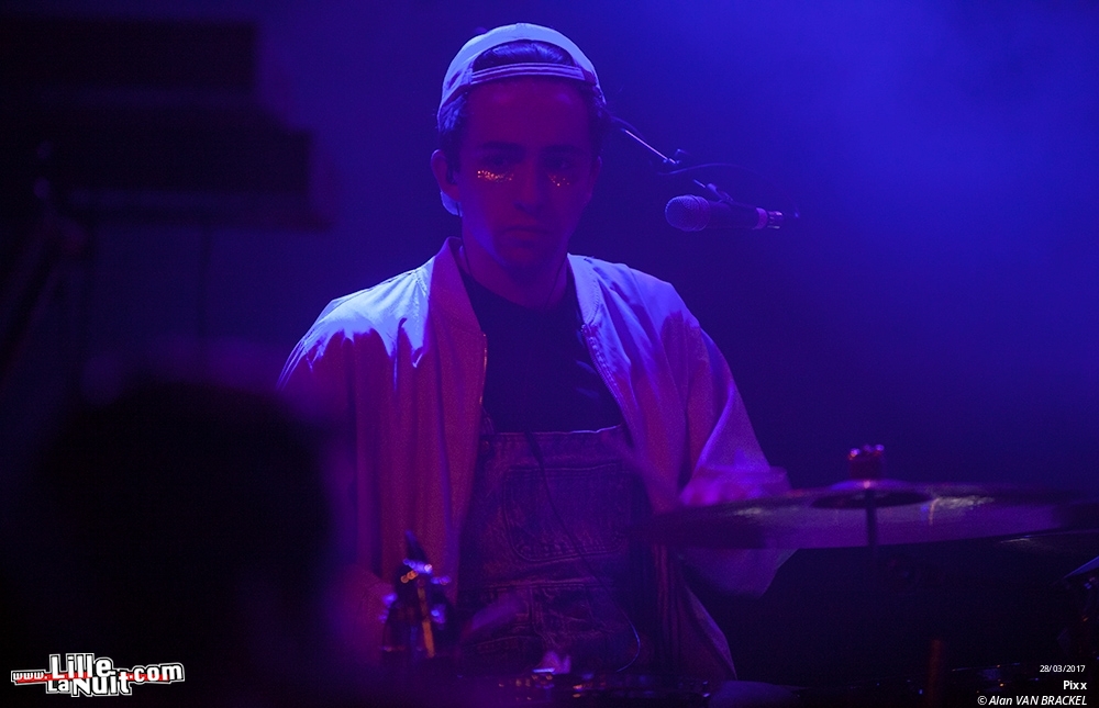 Festival Les Femmes S’en Mêlent : Austra + Pixx au Grand Mix en live - photo n°2