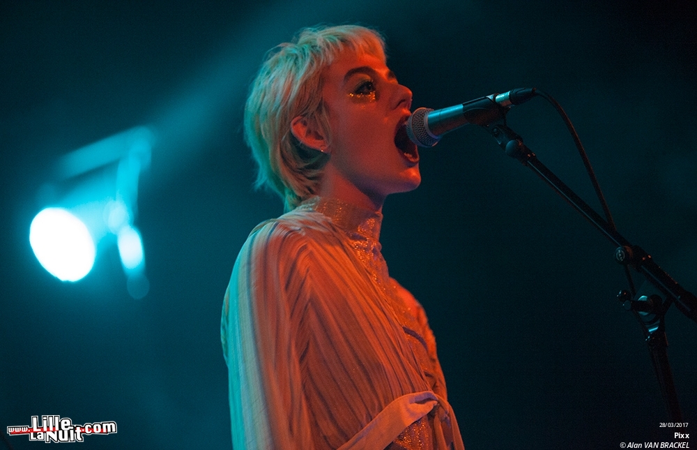 Festival Les Femmes S’en Mêlent : Austra + Pixx au Grand Mix en live - photo n°6