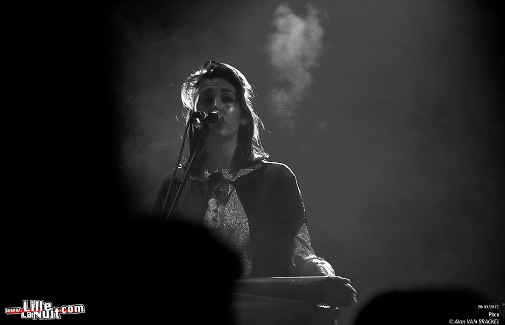 Festival Les Femmes S’en Mêlent : Austra + Pixx au Grand Mix en live - photo n°11