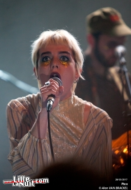 Festival Les Femmes S’en Mêlent : Austra + Pixx au Grand Mix en live - photo n°4