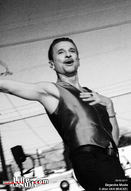 Depeche Mode + The Horrors au Stade Pierre Mauroy en live - photo n°11