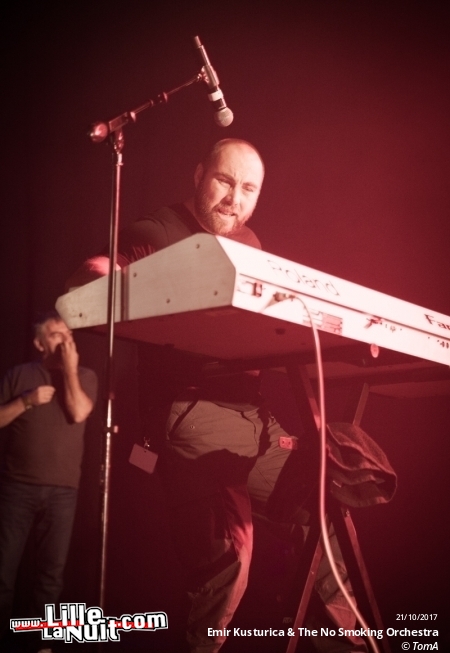 Emir Kusturica & The No Smoking Orchestra + Ukuleleboboys à l’Aéronef en live - photo n°17