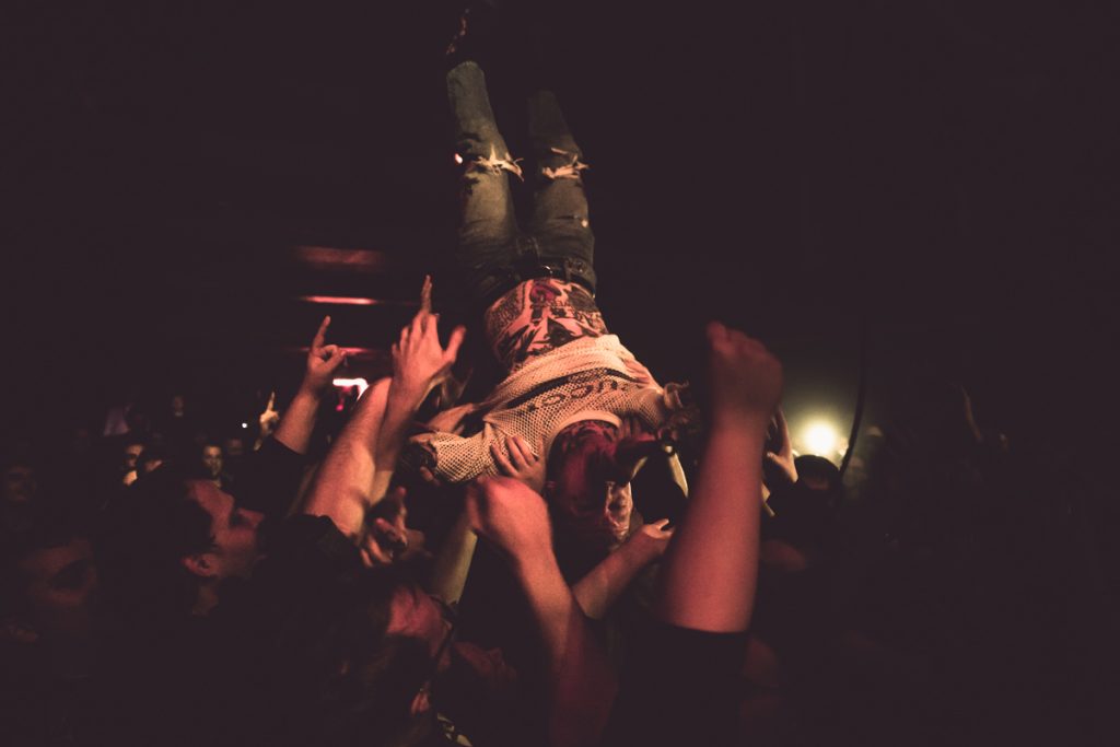 Frank Carter & The Rattlesnakes porté par la foule du Splendid