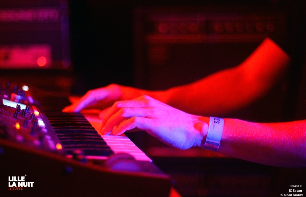 JC Satàn à la Cave aux Poètes en live - photo n°9