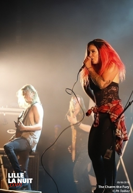 Arch Enemy + The Charm the Fury à l&rsquo;Aéronef en live - photo n°3