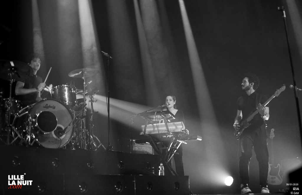 Izïa + Lee-Ann Curren à l’Aéronef en live - photo n°6