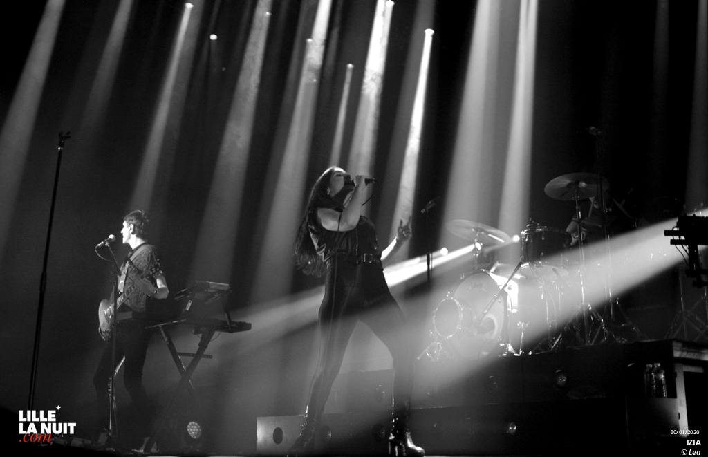 Izïa + Lee-Ann Curren à l’Aéronef en live - photo n°5