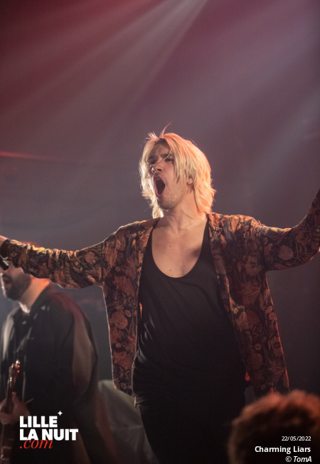 White Lies + Charming Liars au Grand Mix de Tourcoing en live - photo n°5