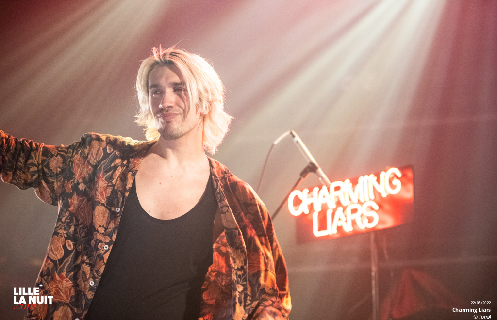 White Lies + Charming Liars au Grand Mix de Tourcoing en live - photo n°6