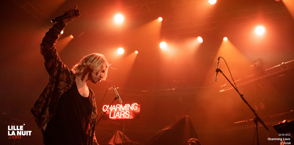 White Lies + Charming Liars au Grand Mix de Tourcoing en live - photo n°3