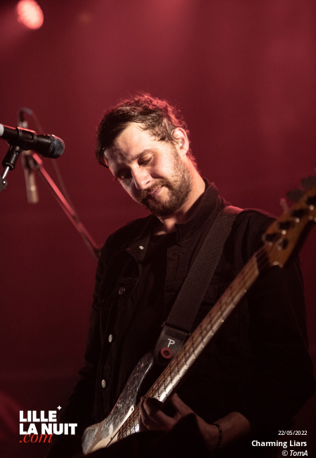 White Lies + Charming Liars au Grand Mix de Tourcoing en live - photo n°7