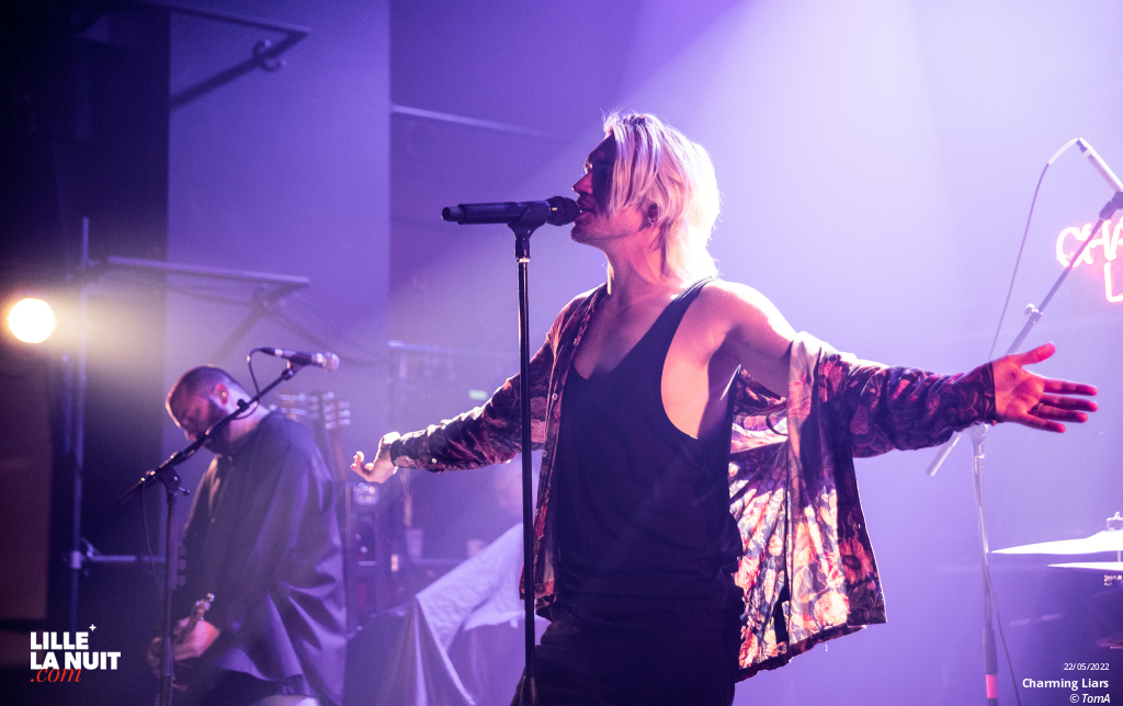 White Lies + Charming Liars au Grand Mix de Tourcoing en live - photo n°10