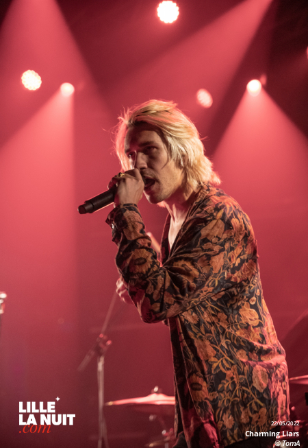 White Lies + Charming Liars au Grand Mix de Tourcoing en live - photo n°1