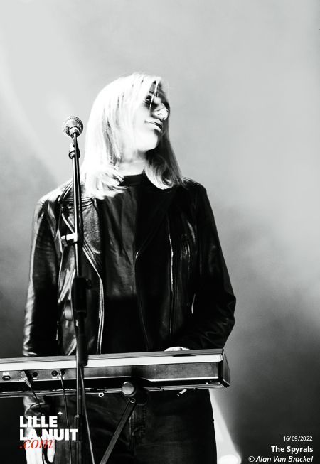 Strawberry Fest – Jour 1 : Tess Parks + The Spyrals + The Kandalini Genie + Quantum Quantum à la Maison Folie Moulins en live - photo n°3