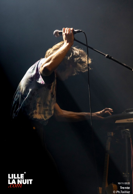 Feu! Chatterton + Trente au Zénith de Lille en live - photo n°5