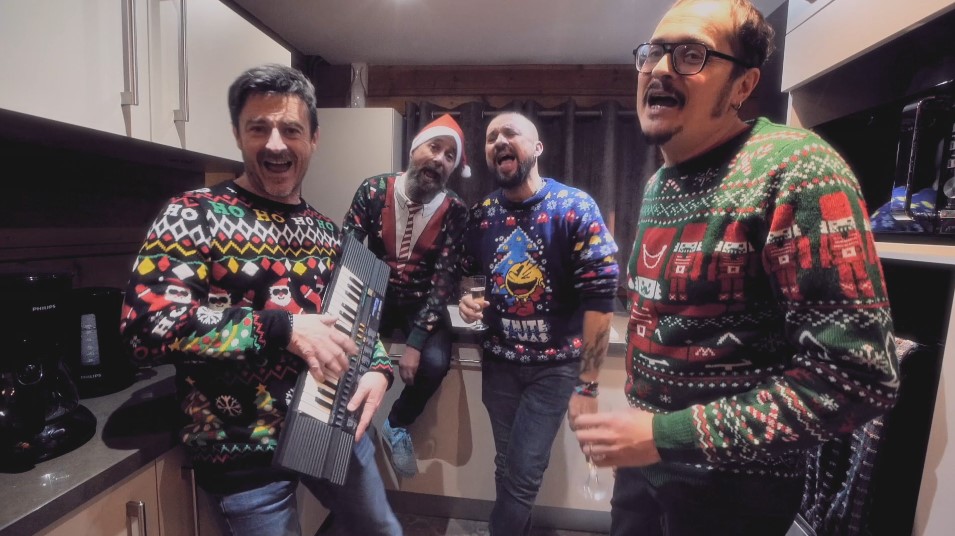 Les Fatals Picards dévoilent leur nouveau clip « Le pull moche de Noël »