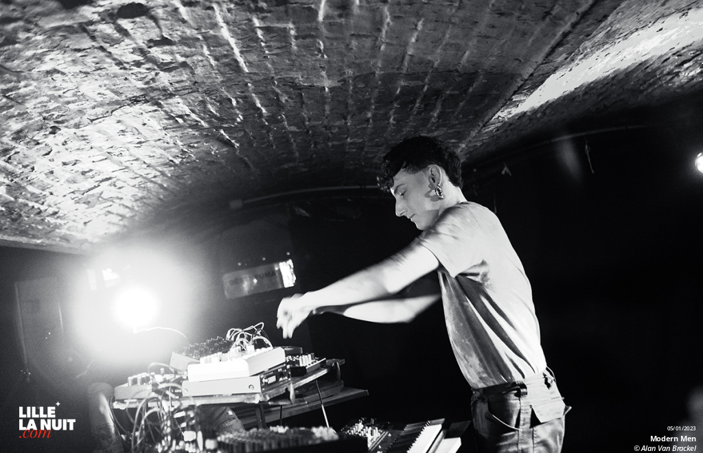 Vague de froid : Modern Men + Giirls + The Log Equation à la Malterie de Lille en live - photo n°9