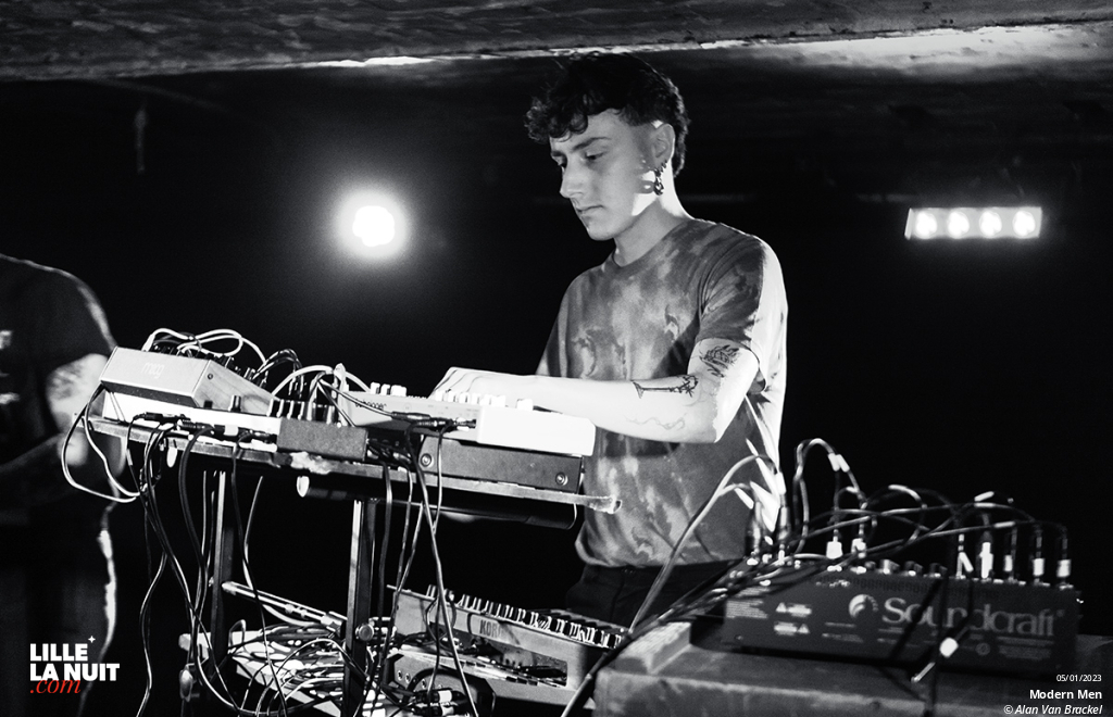 Vague de froid : Modern Men + Giirls + The Log Equation à la Malterie de Lille en live - photo n°4