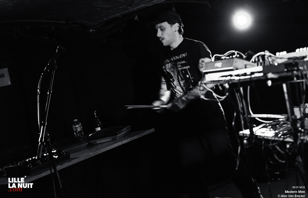 Vague de froid : Modern Men + Giirls + The Log Equation à la Malterie de Lille en live - photo n°2