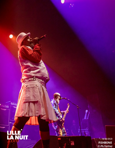 Sum 41 + Fishbone + Landmvrks au Zénith de Lille en live - photo n°1