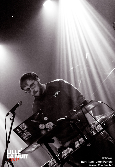 Grand Blanc + Coeur Kaiju + Run! Run! Jump! Punch! à la Ferme d’en Haut en live - photo n°6