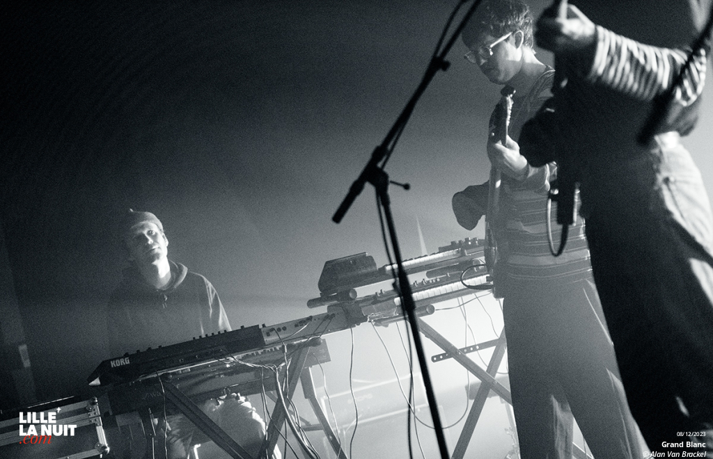 Grand Blanc + Coeur Kaiju + Run! Run! Jump! Punch! à la Ferme d’en Haut en live - photo n°15