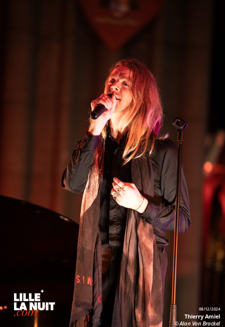 Thierry Amiel en piano-voix à la cathédrale Notre-Dame de La Treille en live - photo n°4