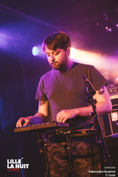 And So I Watch You From Afar + Scaler + Robocobra Quartet à l’Aéronef en live - photo n°8