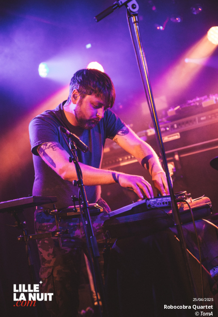 And So I Watch You From Afar + Scaler + Robocobra Quartet à l’Aéronef en live - photo n°17