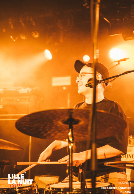 And So I Watch You From Afar + Scaler + Robocobra Quartet à l’Aéronef en live - photo n°22