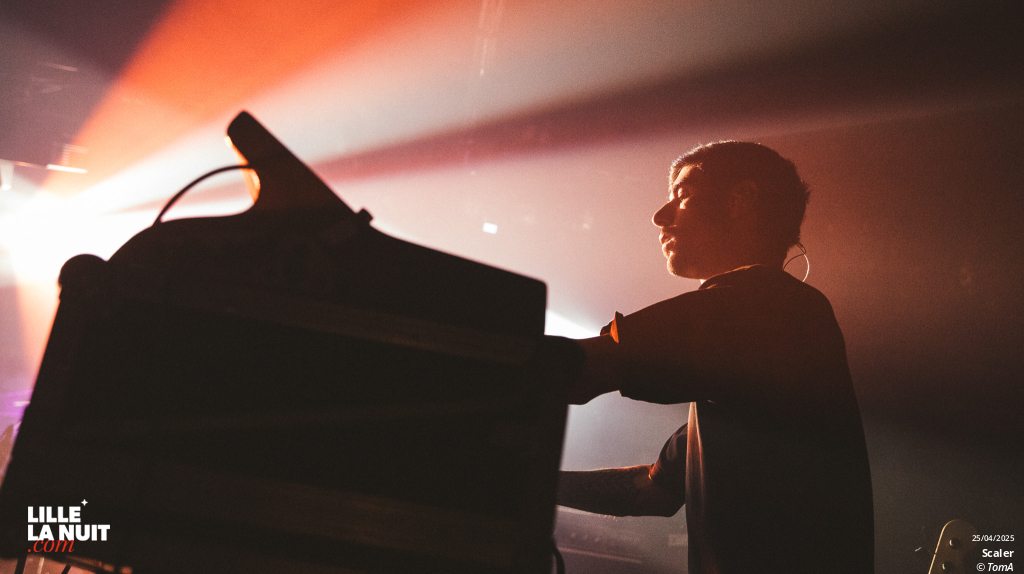 And So I Watch You From Afar + Scaler + Robocobra Quartet à l’Aéronef en live - photo n°14