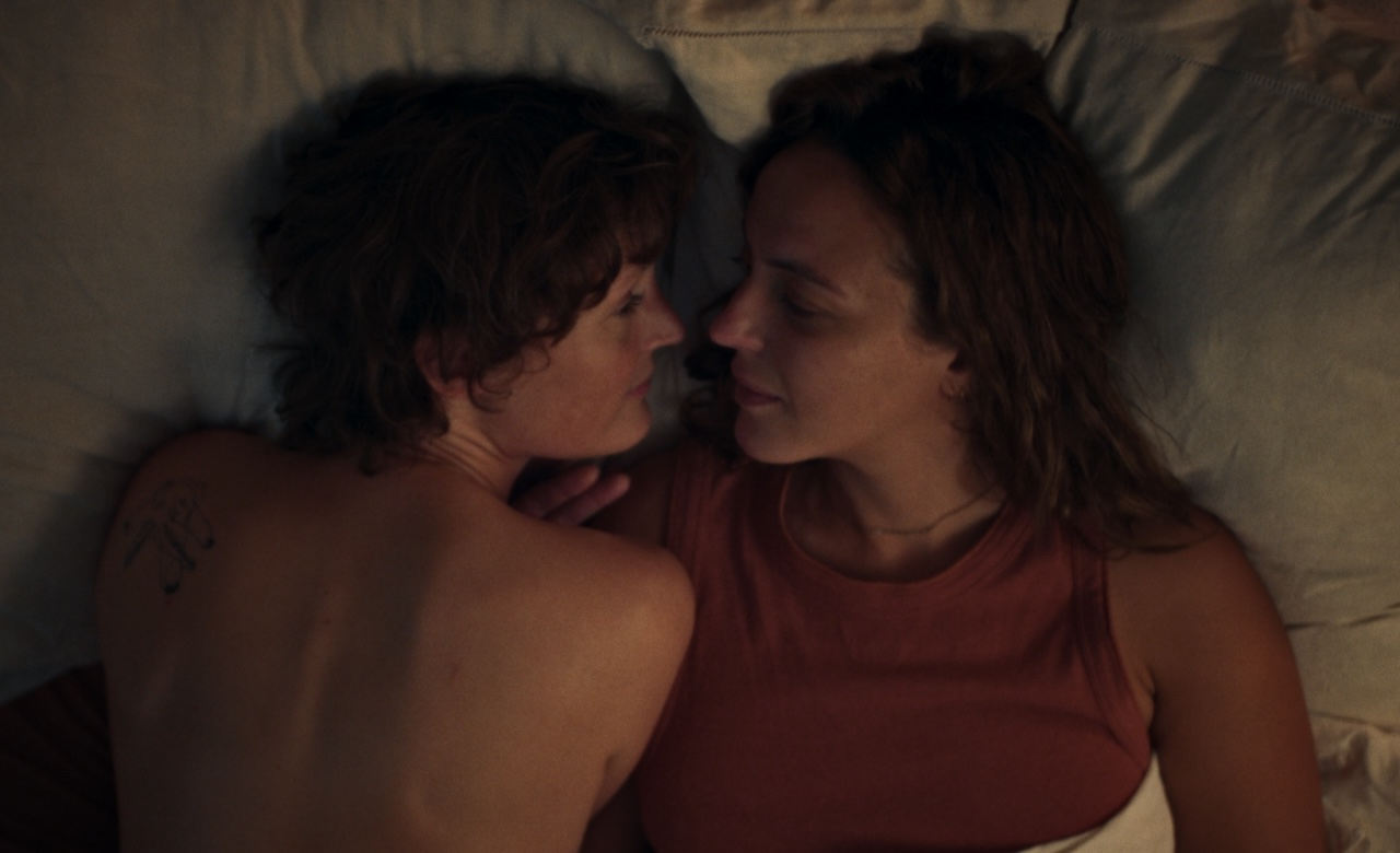 « Love me tender » : Anna Cazenave Cambet adapte le récit bouleversant de Constance Debré