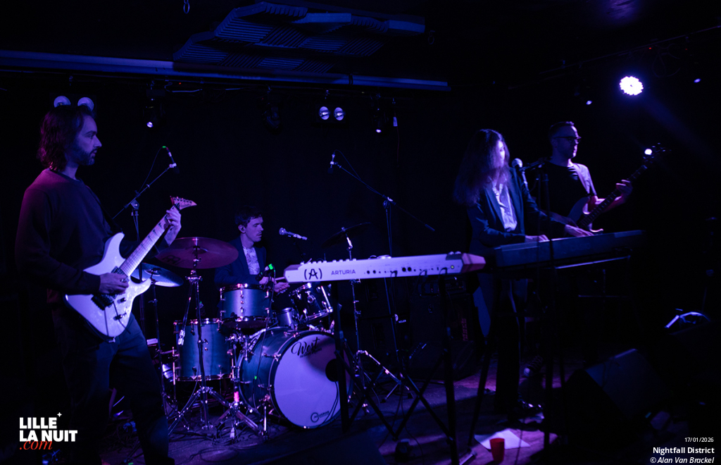 Between Monsters and Shadows à la Brat Cave : Nightfall District + Kill The Hollow + Sweet Monsters en live - photo n°1