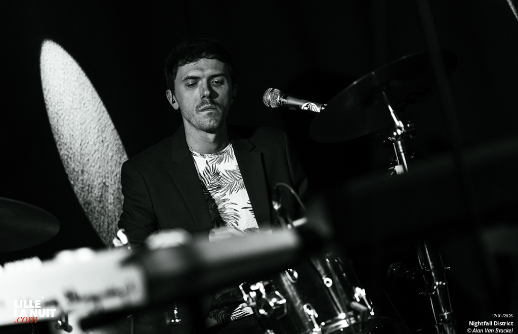 Between Monsters and Shadows à la Brat Cave : Nightfall District + Kill The Hollow + Sweet Monsters en live - photo n°4