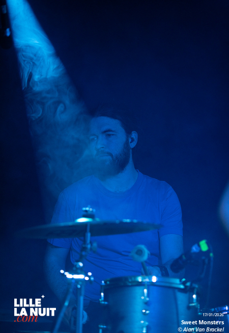 Between Monsters and Shadows à la Brat Cave : Nightfall District + Kill The Hollow + Sweet Monsters en live - photo n°3