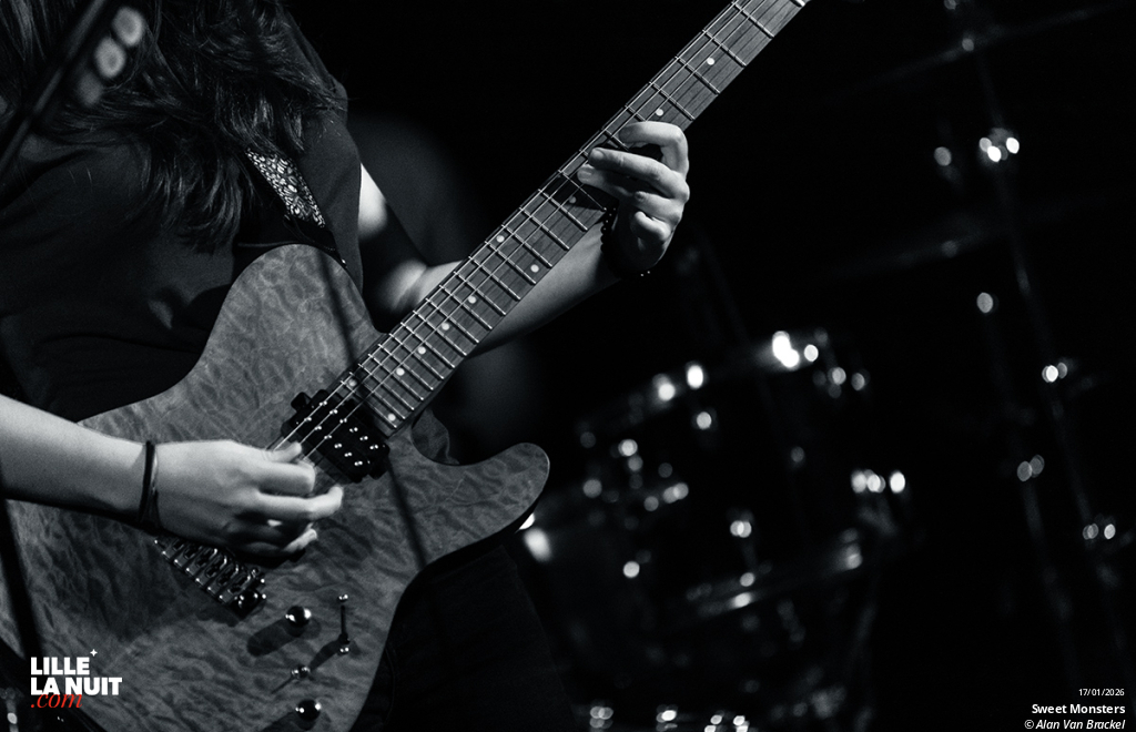 Between Monsters and Shadows à la Brat Cave : Nightfall District + Kill The Hollow + Sweet Monsters en live - photo n°11