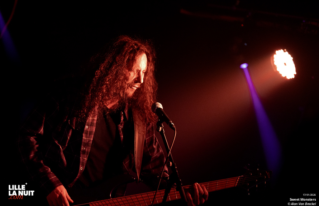 Between Monsters and Shadows à la Brat Cave : Nightfall District + Kill The Hollow + Sweet Monsters en live - photo n°12