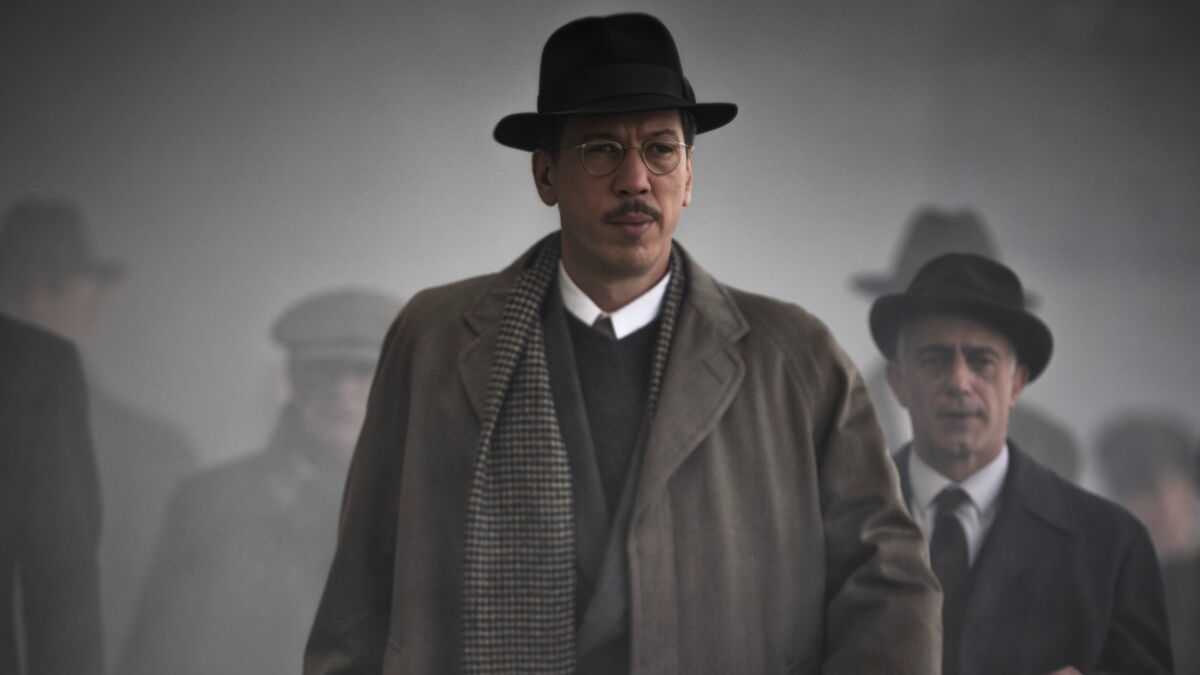 Reda Kateb dans le rôle de Jan Bojarski