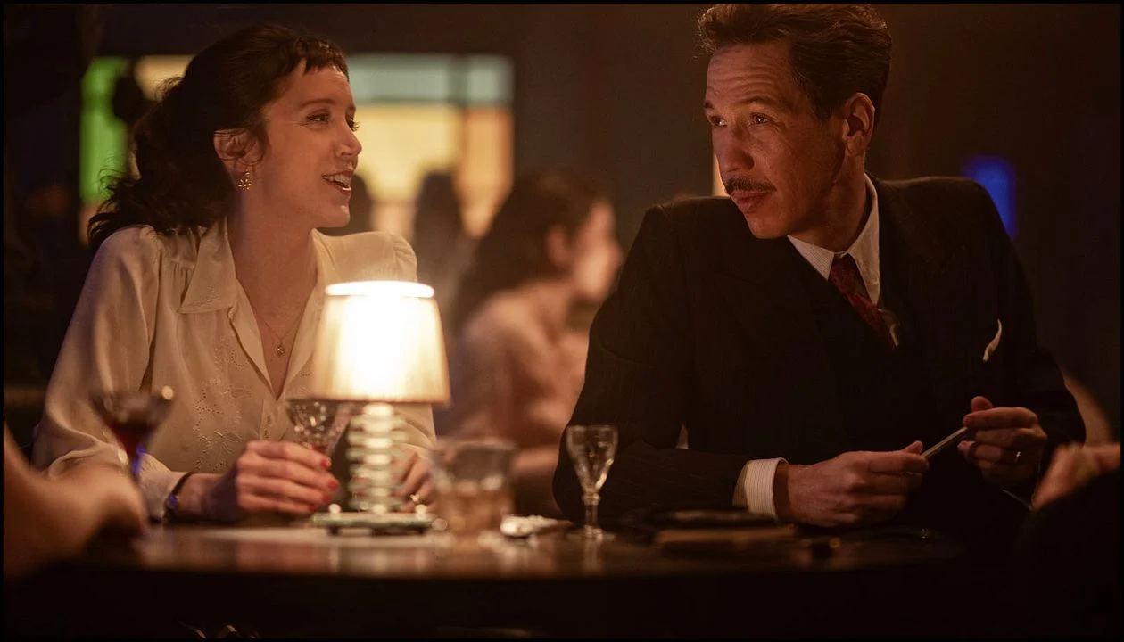 Sara Giraudeau dans le rôle de Suzanne Bojarski et Reda Kateb dans le rôle de Jan Bojarski 